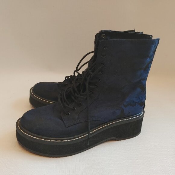 Kendall + Kylie Women's Hunt2 Combat Boot Navy and Black Camo Women's Size 5 - Picture 4 of 11